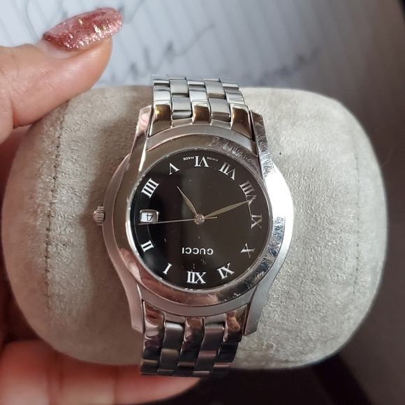 Authentic GUCCI STAINLESS STEEL LADIRS WATCH - Picture 11 of 12